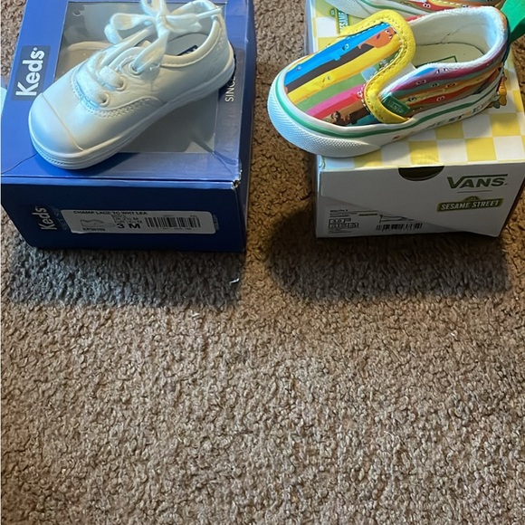 all size 3C shoes 10$ a pair size 6-12 month clothing - Picture 7 of 9